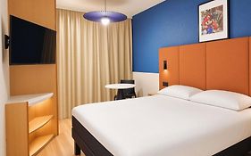 Ibis Lyon Est Bron